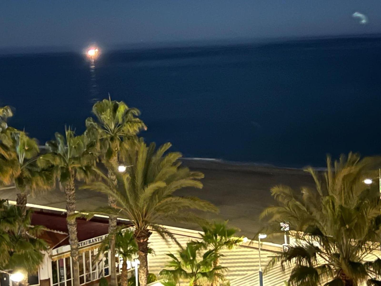 Estudio Mar En Calma, Primera Linea De Playa Con Vistas Al Mar Torrox Exterior foto